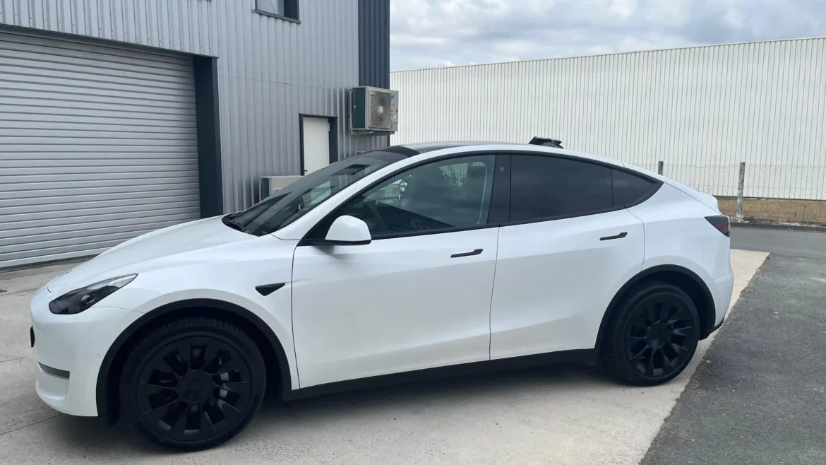 Tesla Model Y, Film solaire et anti UV, décoration et esthétique