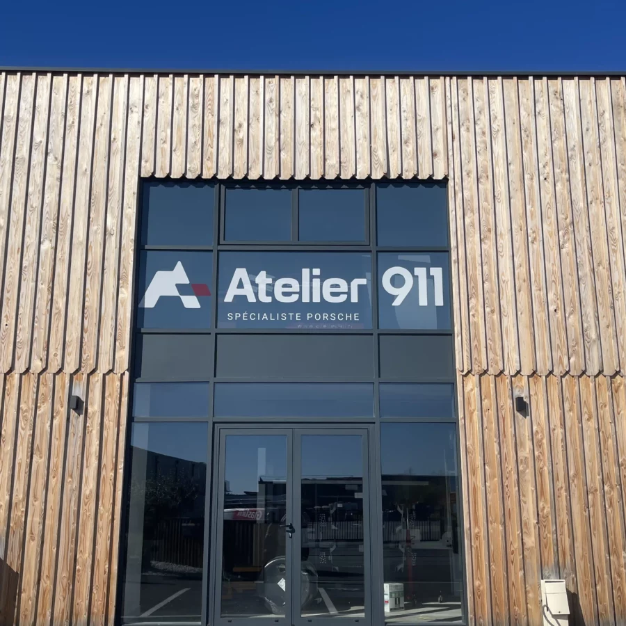 Microperforé, impression quadri latex, signalétique enseigne