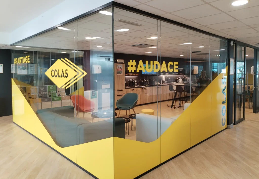 Vitrophanie découpe forme Décoration signalétique esthétique sticker