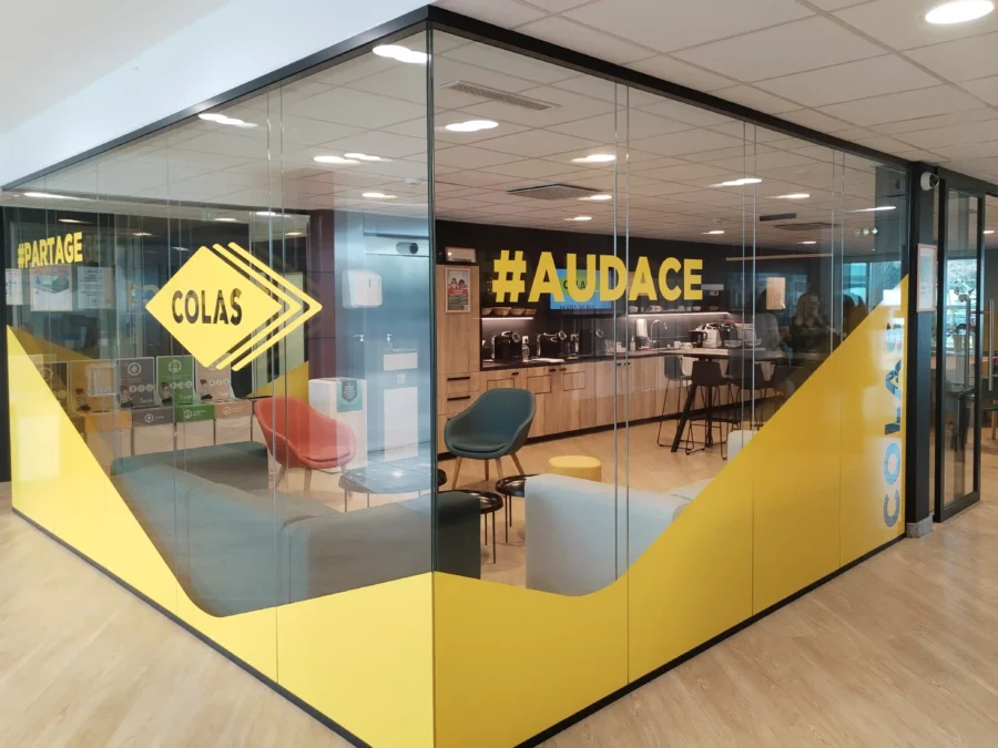 Vitrophanie découpe forme Décoration signalétique esthétique sticker