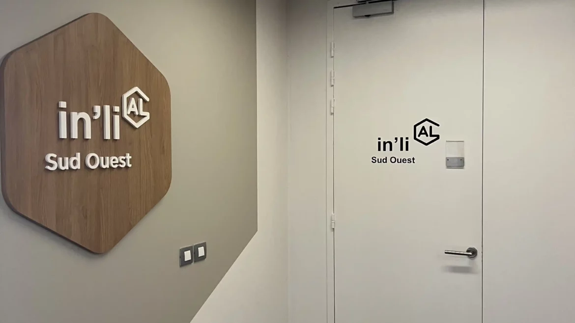 Lettres découpées adhésives