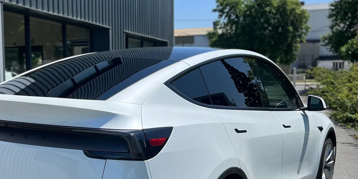 vitre teintee arrière lunette tesla model y