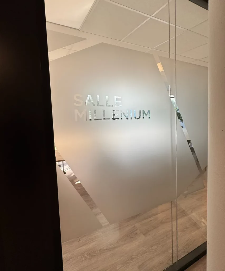 vitrophanie film dépoli vis à vis salle réunion bureaux bordeaux