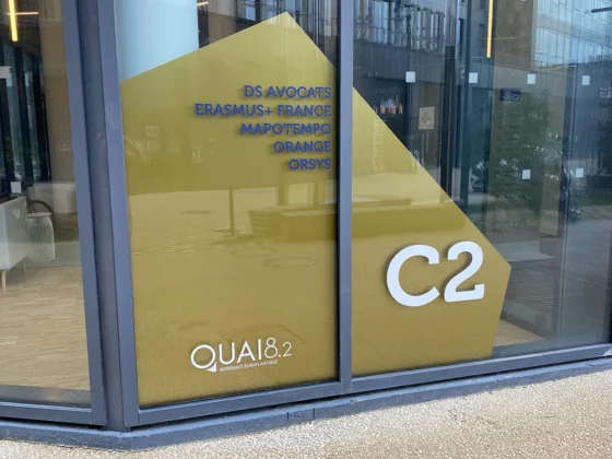 vitrophanie vitrine lettrage stickers batiment C2 bordeaux euratlantique