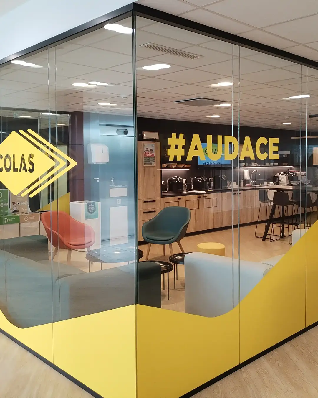 Vitrophanie découpe forme Décoration signalétique esthétique sticker