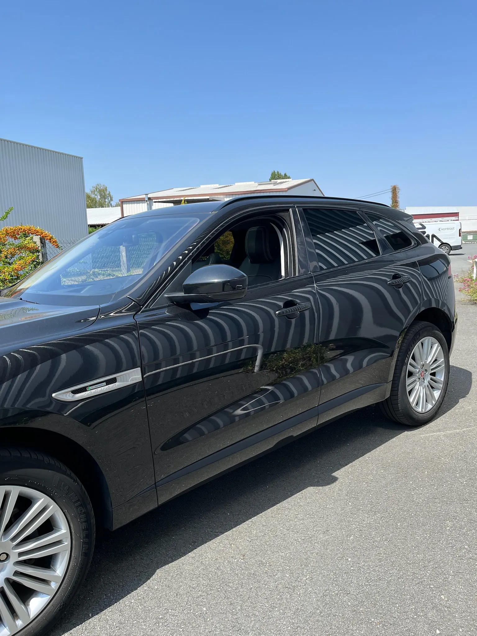 Vitres teintées Jaguar E pace Kontrast Bordeaux