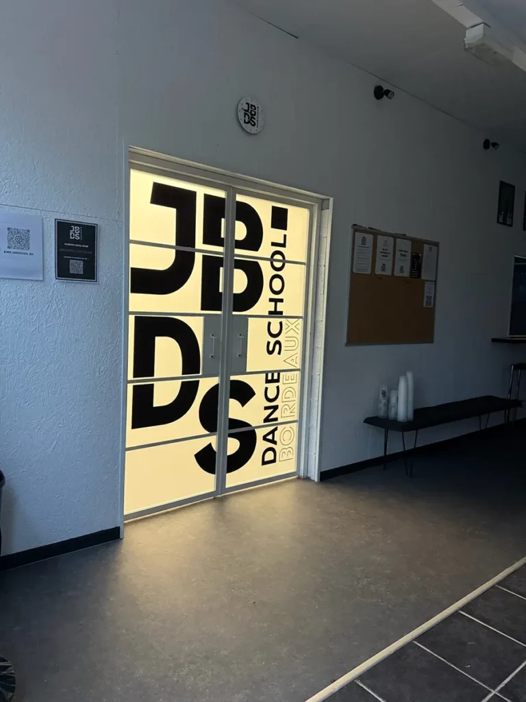 vitrophanie film décoratif logo école de danse Bordeaux