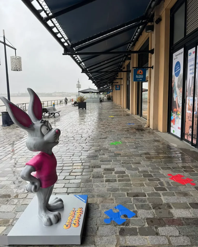 marquage au sol extérieur commerce retail bord'eau village ravensburger