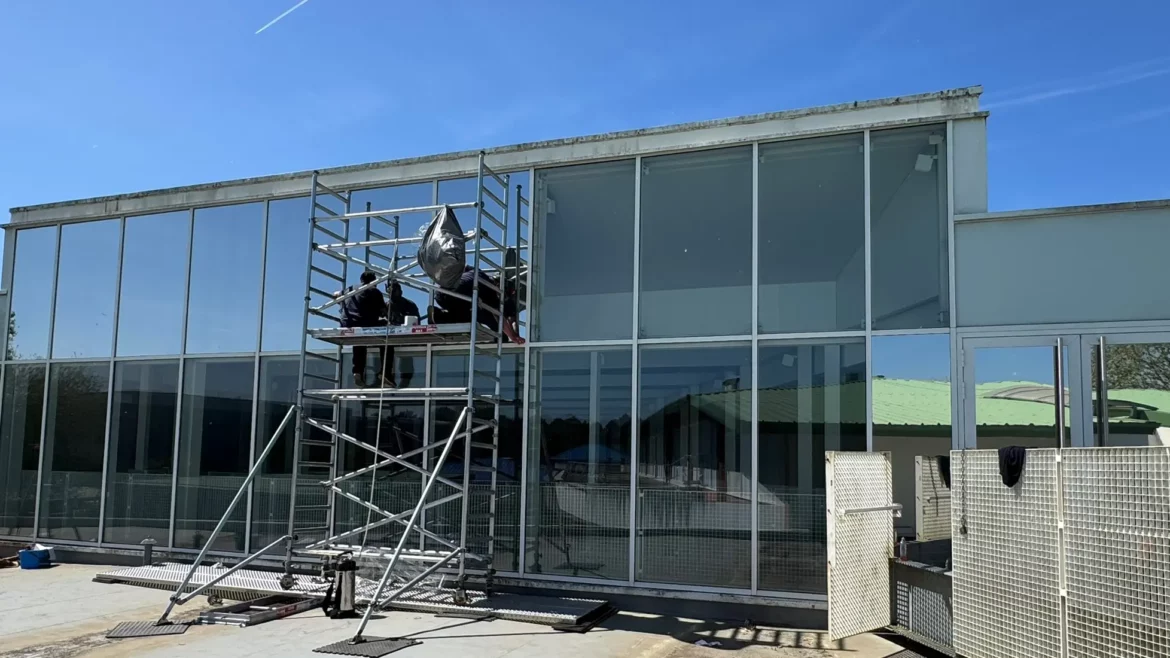 pose film solaire pour vitrage erp poseur installation anti chaleur façade