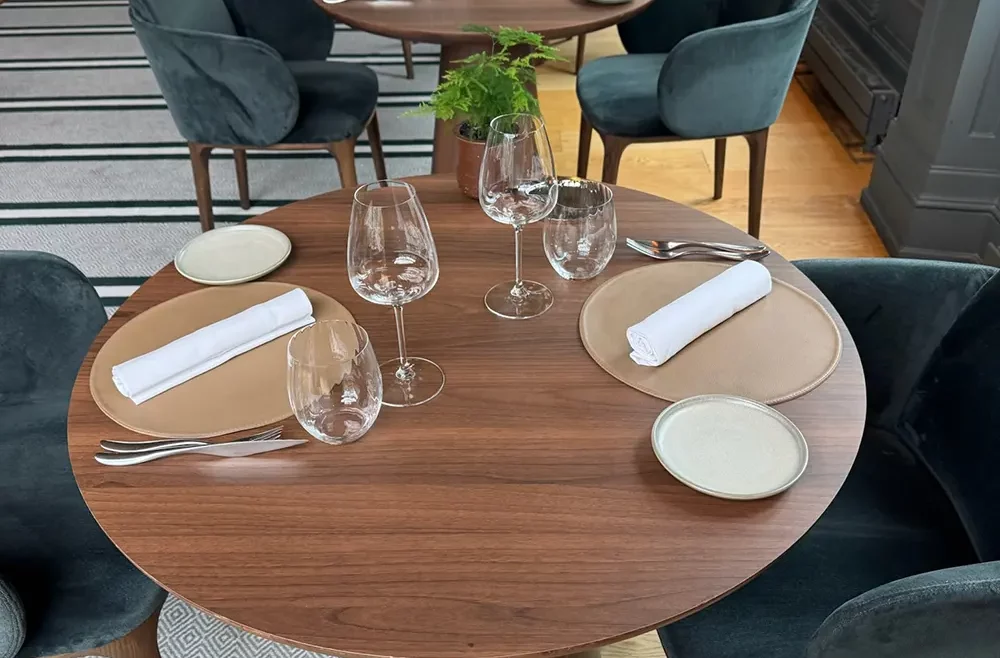 cover styl covering architectural mobilier hotel restaurantt able plateau pied effet bois adhésif décoratif