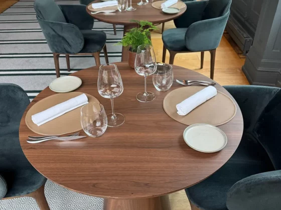 cover styl covering architectural mobilier hotel restaurantt able plateau pied effet bois adhésif décoratif