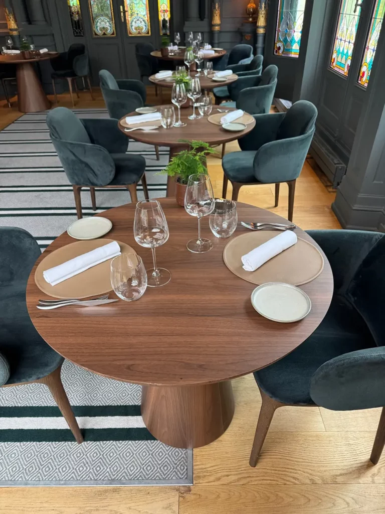 cover styl covering architectural mobilier hotel restaurantt able plateau pied effet bois adhésif décoratif