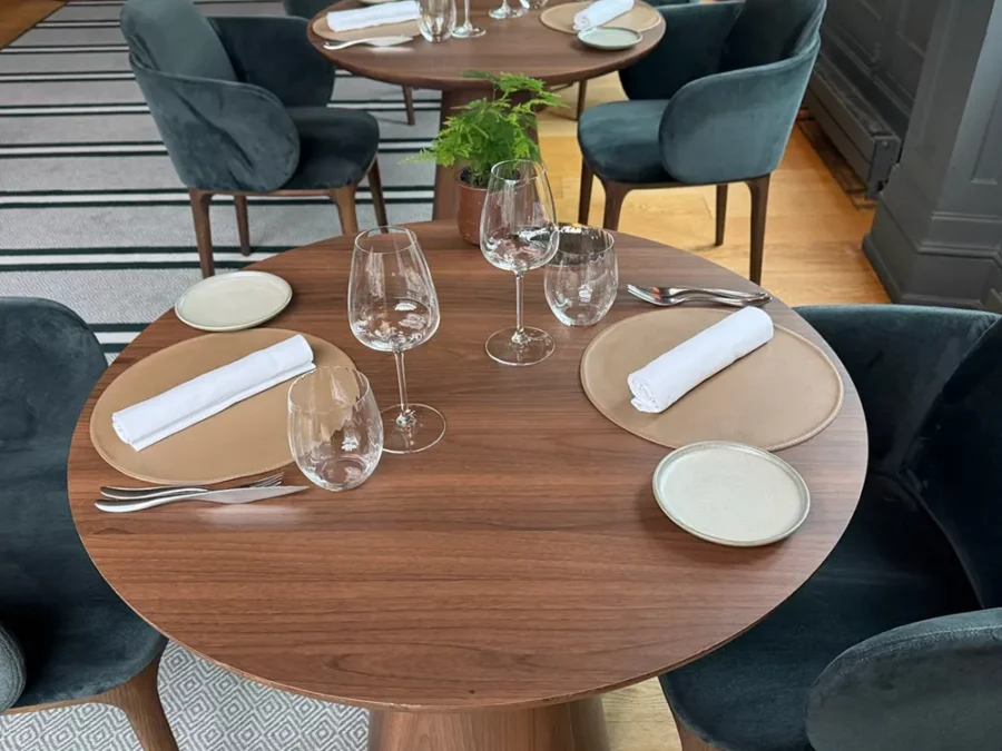 cover styl covering architectural mobilier hotel restaurantt able plateau pied effet bois adhésif décoratif