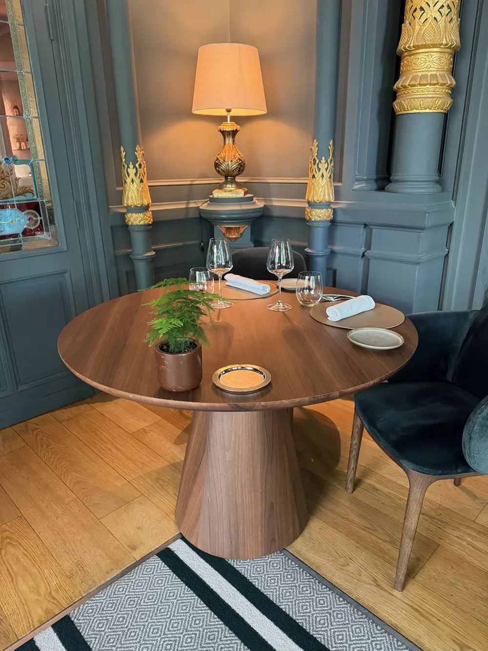 cover styl covering architectural mobilier hotel restaurant table plateau pied effet bois adhésif décoratif
