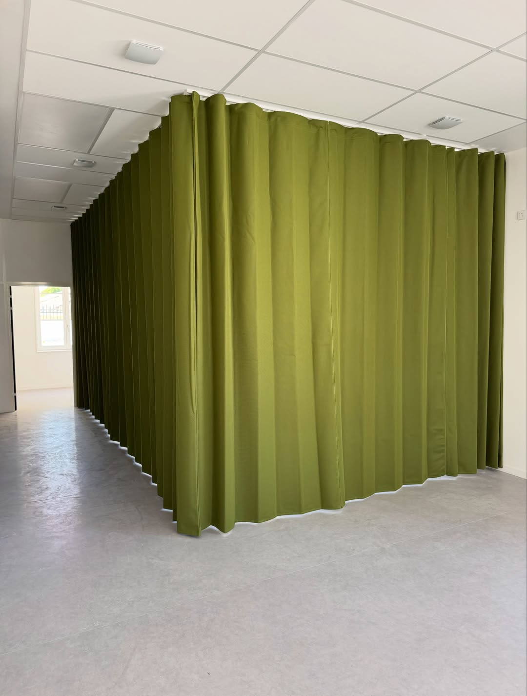 rideaux accoustique phonique sur mesure Bordeaux Texaa esapce bureau pose installation séparation