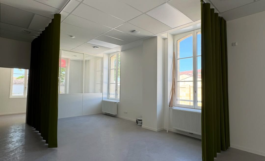 rideaux accoustique phonique sur mesure Bordeaux Texaa esapce bureau pose installation séparation