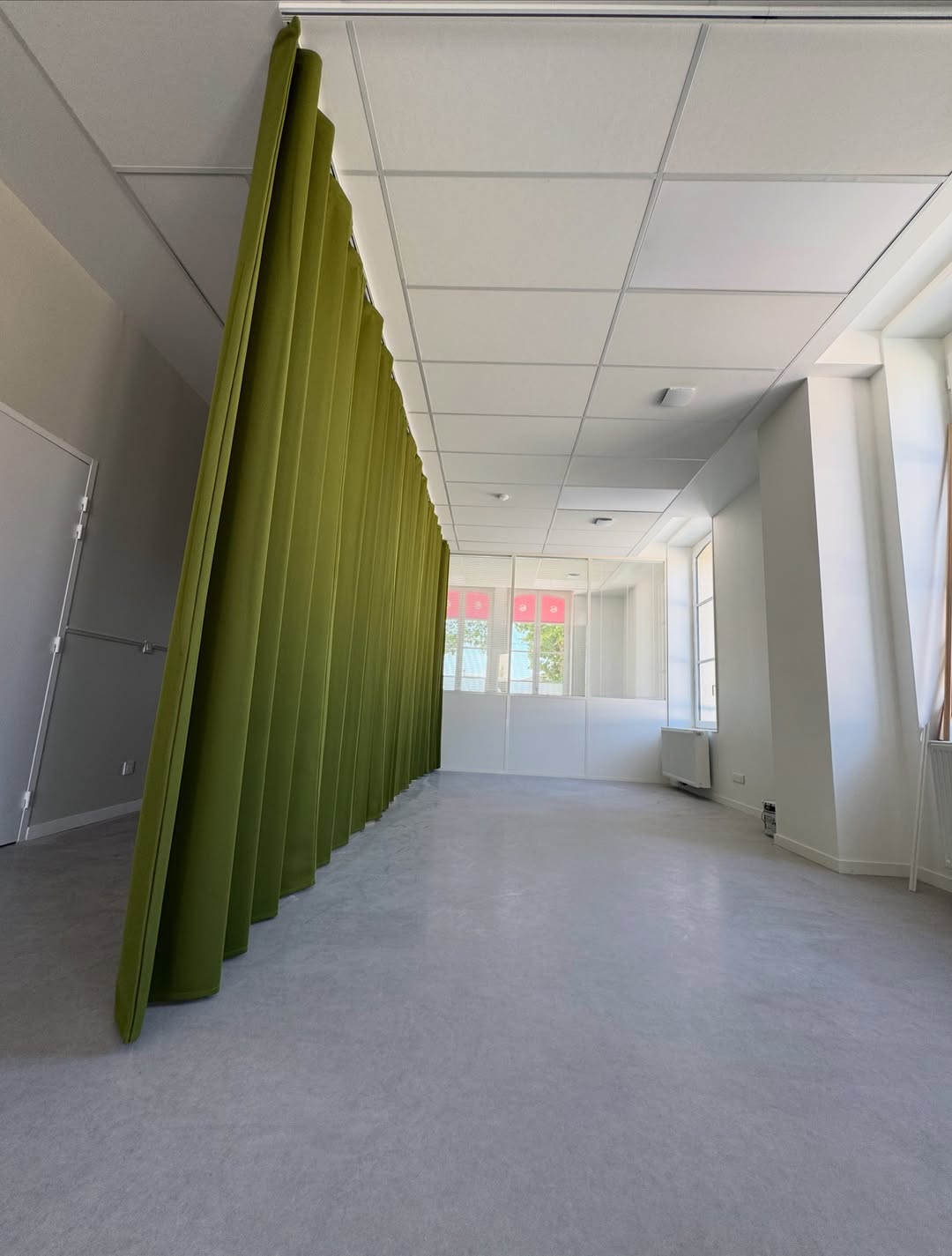 rideaux accoustique phonique sur mesure Bordeaux Texaa esapce bureau pose installation séparation